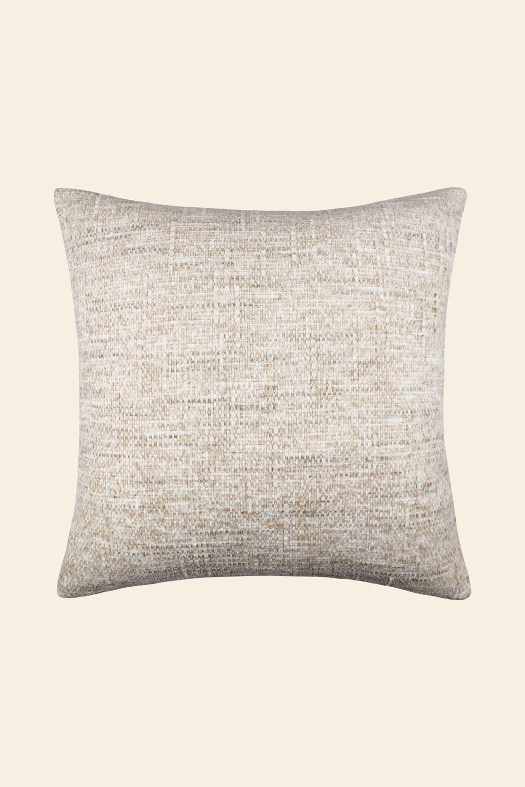De voorkant van een crème wit sierkussen in een vierkant formaat.