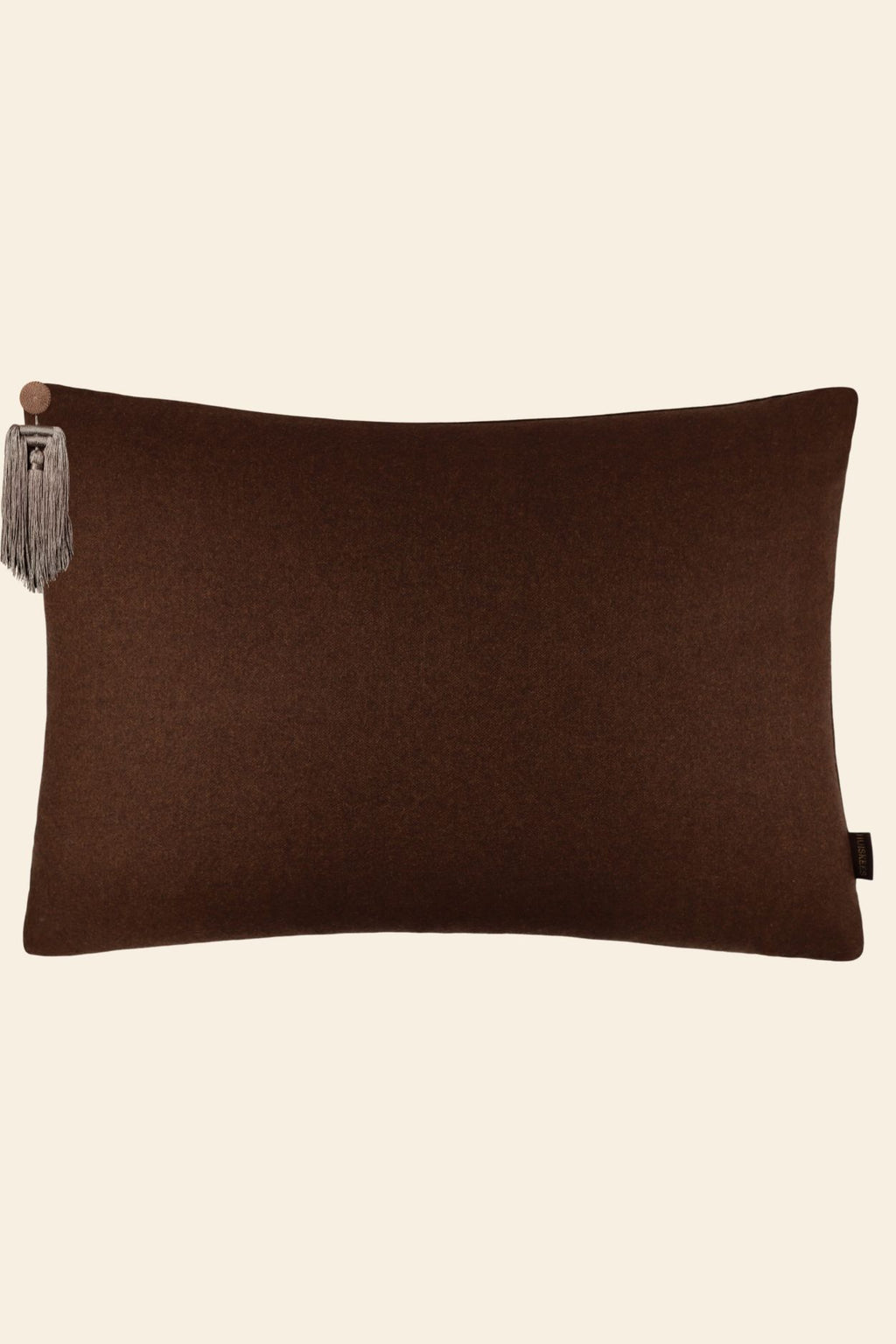 Bruin sierkussen in een extra groot formaat met kwastje.